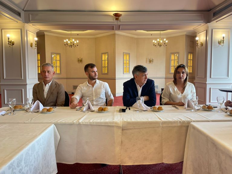 Reunión de intendentes con Perfil en Córdoba