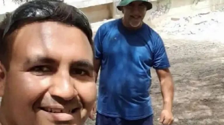 Docente jubilado pagó un asado a obreros 20230119