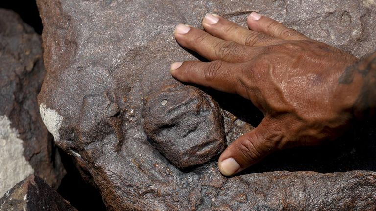 Yacimiento arqueológico en el lecho del Río Negro Amazonas