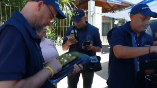 Controles policiales en Villa Celina, en busca de extranjeros indocumentados.