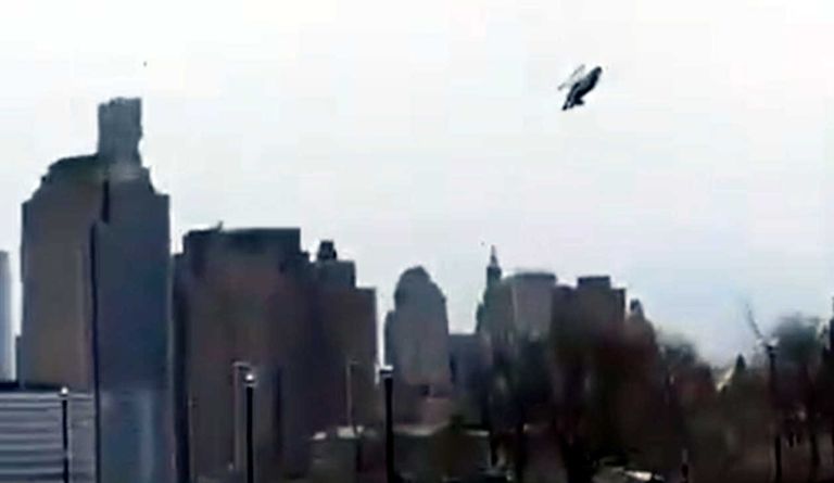 Helicóptero perdió el control y se estrelló en el río Hudson en Nueva York 20250410
