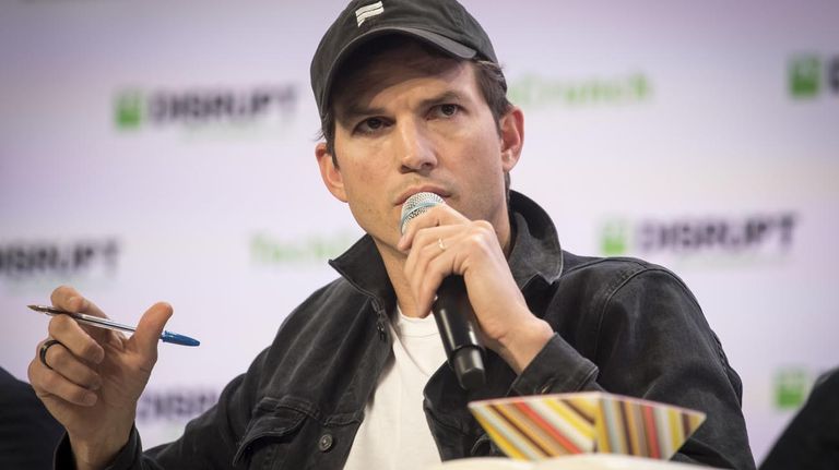 Ashton Kutcher 20220809