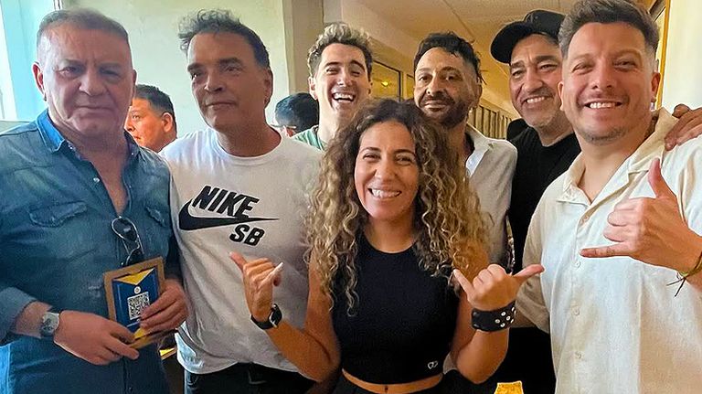 Yanina Vargas junto a artistas referentes del cuarteto