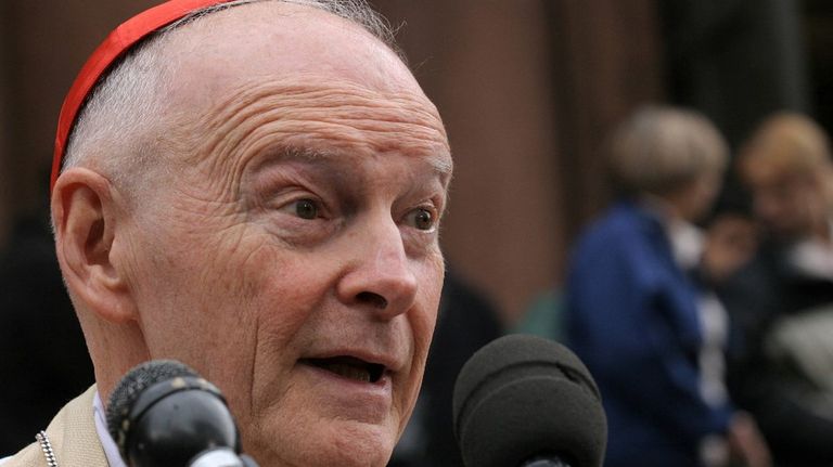 Theodore McCarrick, de 91 años y exarzobispo de Washington DC, enfrenta tres cargos de agresión indecente y abuso contra un adolescente de 14 años.