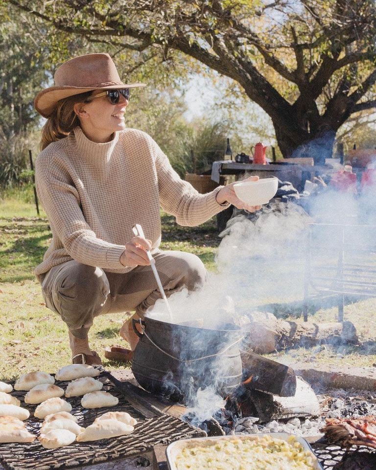 Juliana Awada en su casa de la Patagonia