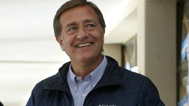 Rodolfo Suárez, al votar en Mendoza.