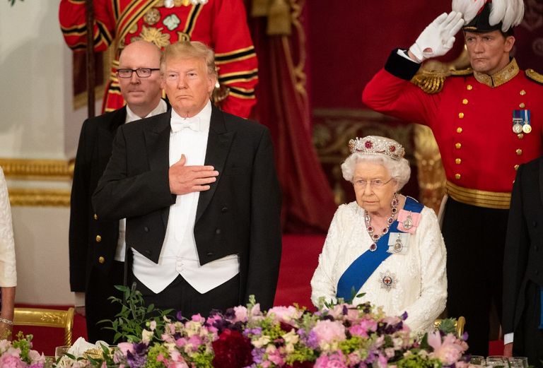 donald trump reina isabel banquete 