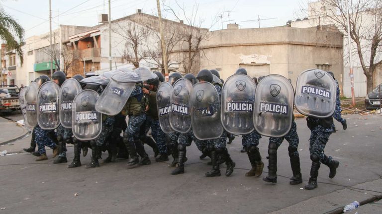 Una nena de 11 años muere tras ser asaltada y golpeada cuando llegaba a la escuela en Lanús 20230809