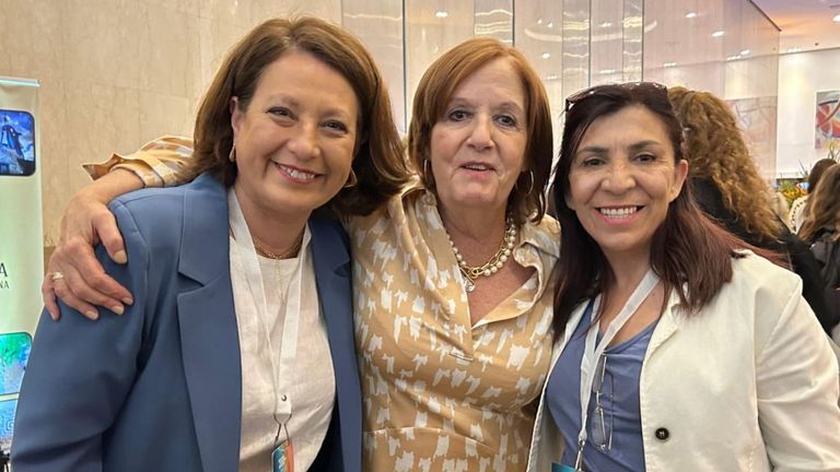 Claudia Acosta junto a Alejandra Vigo