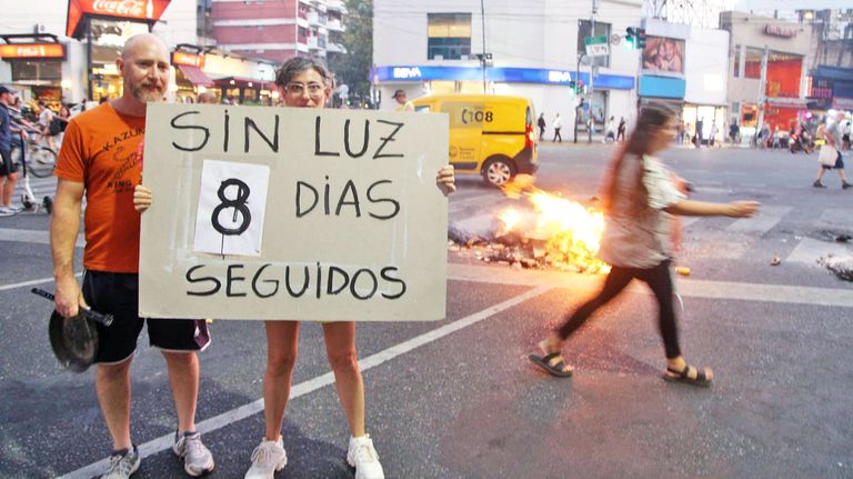 2023_03_19_sin_luz_protesta_caba_telam_g