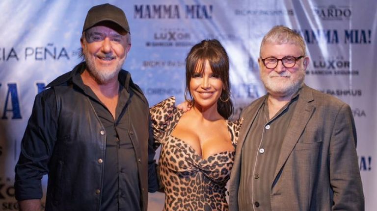 Miguel Pardo junto a Florencia Peña y Ricky Pashkus