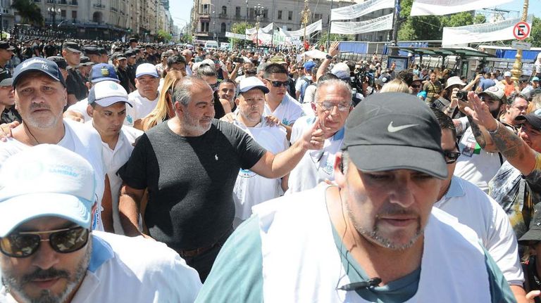 Hugo Moyano y otros dirigentes en el Paro de la CGT