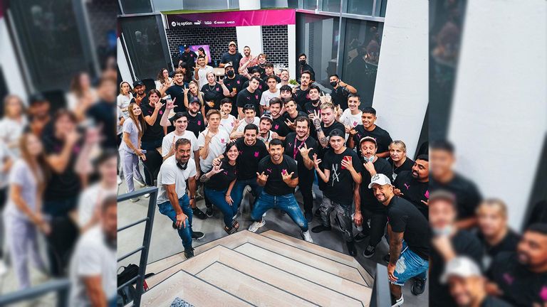 Agüero inauguró el “Gaming Center” de KRÜ