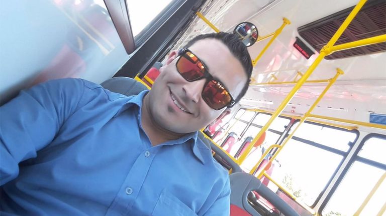 Iván Cabral, el chofer que se hizo famoso por salvarle la vida a un pasajero, ahora fue baleado. Foto: Facebook @Maria-Gonzalez.