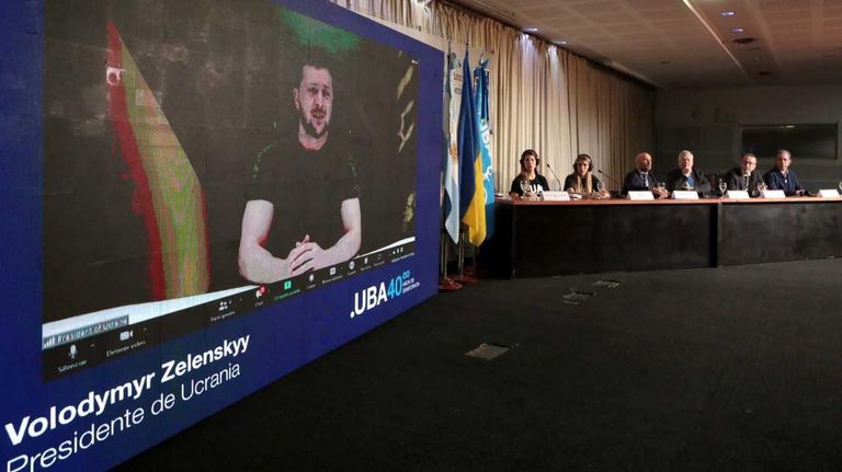 Volodimir Zelensky participó de una teleconferencia con estudiantes de la UBA