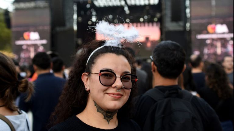 Una multitud recordó a Francisco con música y alegría junto al padre Guillerme en Plaza de Mayo.