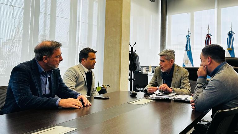 Torres charla con Quinteros por la escuela Manuel Belgrano