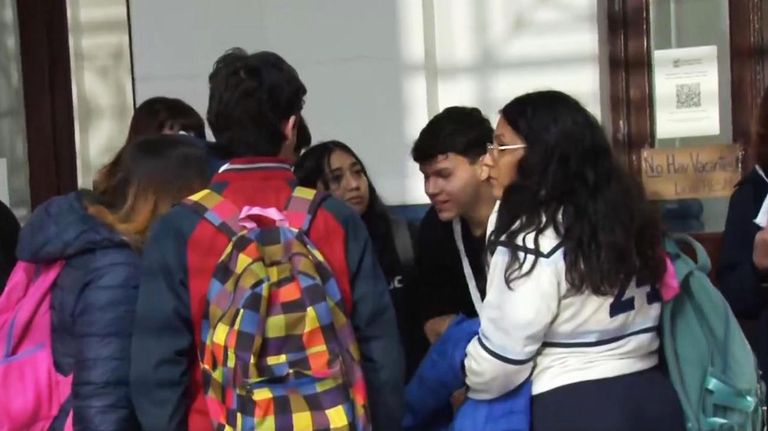 Requisas en un colegio en el ingreso de los alumnos