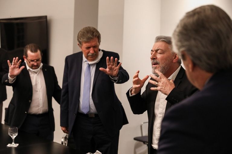 Pastores evangélicos con Alberto