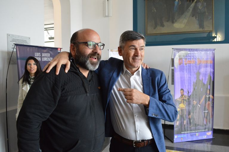 Daniel Passerini junto al cura Mariano Oberlin