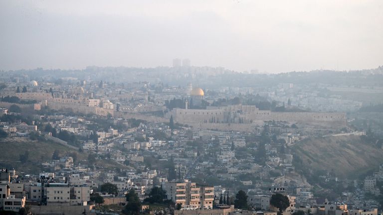 Amanece este domingo con tensa calma en Israel, luego del ataque iraní con centenares de drones y misiles.