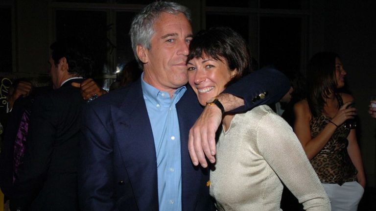 La pareja se mostró unida hasta poco antes del encarcelamiento de Epstein.