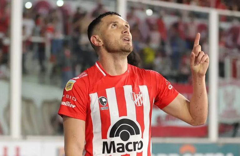 Adrián Martínez