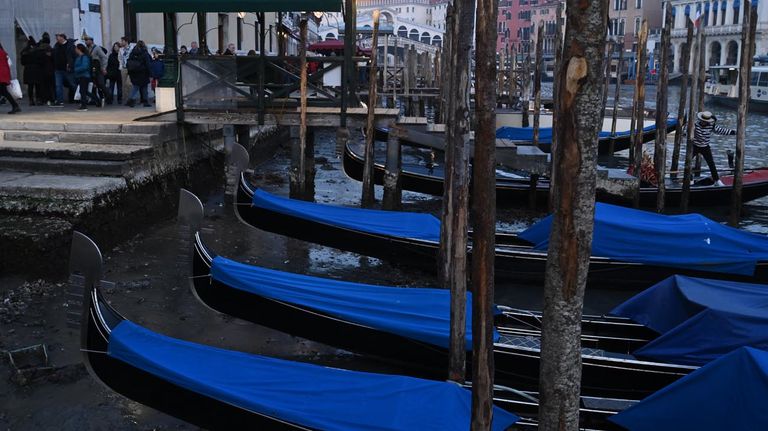 Venecia con sus canales secos