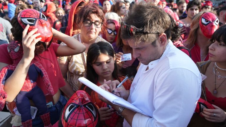 spiderman hombre araña obelisco 1 NA g_20231029