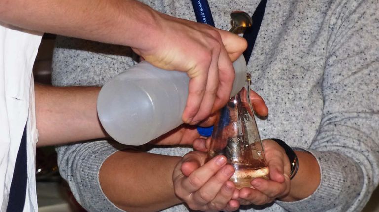 Clase de ciencia en una escuela técnica