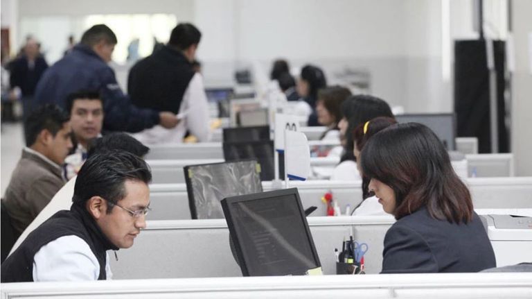 El Gobierno iniciará los exámenes de idoneidad para más de 40.000 empleados públicos