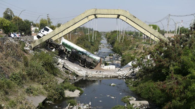 Derrumbe de puente en Tucumán