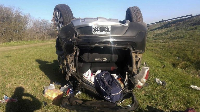 El Renault Sandero, volcado en Santa Fe.