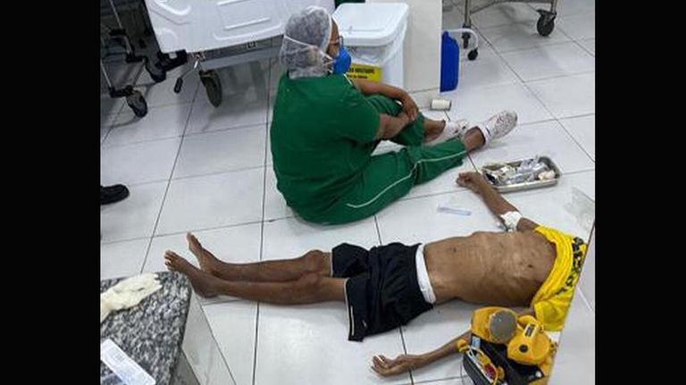 La persona fue atendida en el piso del hospital y lamentablemente, falleció