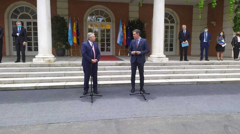 Alberto Fernández y Pedro Sánchez 20210511