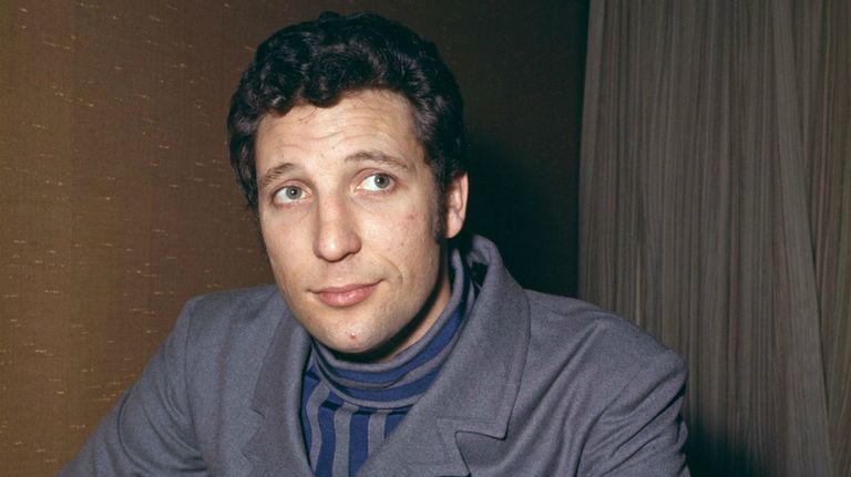 Tom Jones cumple 80 años