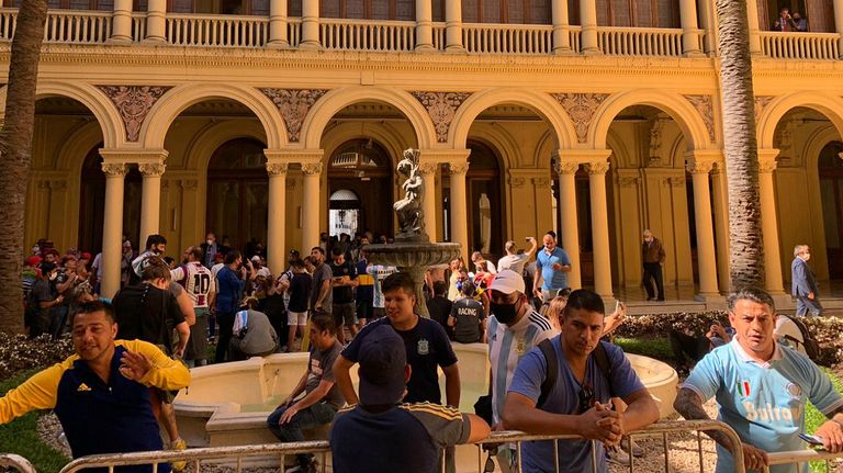 Velatorio de Diego Maradona. Incidentes en Casa Rosada.