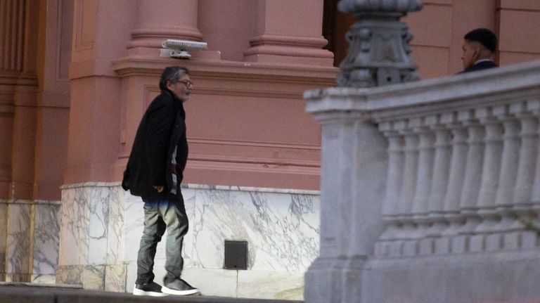 AS BAIRES, ABRIL 10: Los representantes de la CGT se retiran esta tarde de la Casa de Gobierno 20240410