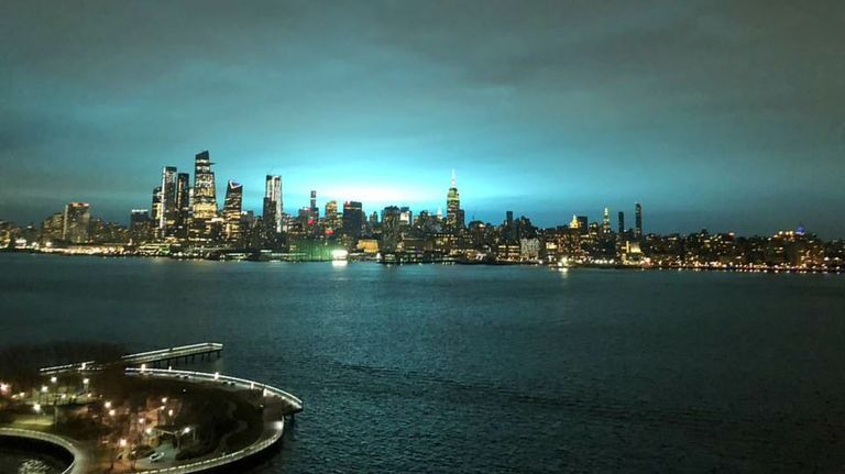 explosion luces azules nueva york