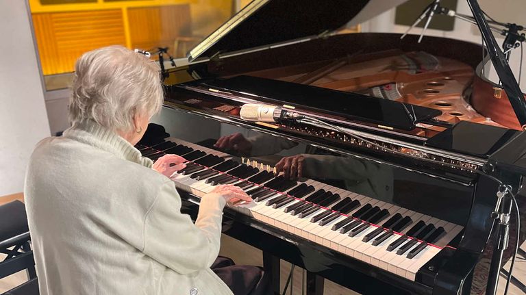 Regina Gleizer, la pianista que debuta discogràficamente a los 92 años 20231117