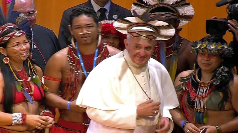 Papa Francisco visita a pueblos originarios de Tailandia