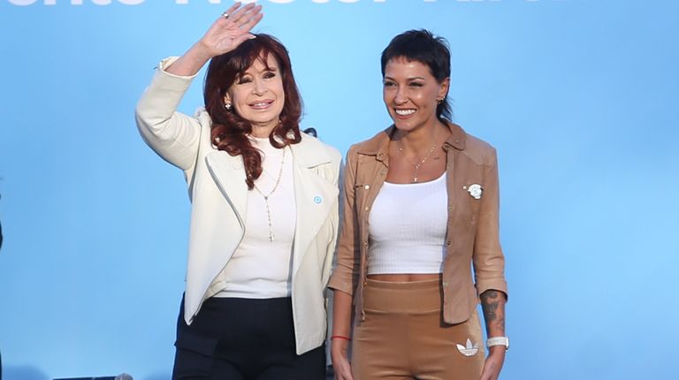 Cristina Kirchner y Mayra Mendoza 