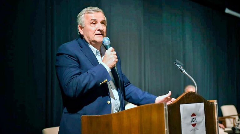 El titular de la UCR, Gerardo Morales, en la cumbre partidaria en Santa Fe.
