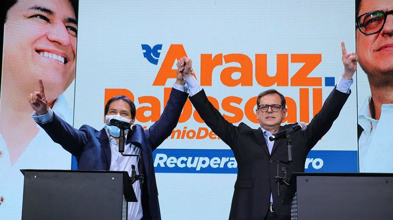 El periodista Carlos Rabascall sustituirá a Correa como candidato a la Vicepresidencia de Ecuador.