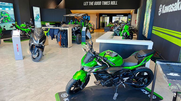 MOTOS