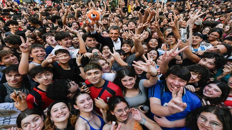 Sergio Massa en el colegio Carlos Pellegrini, cierre de campaña 20231116
