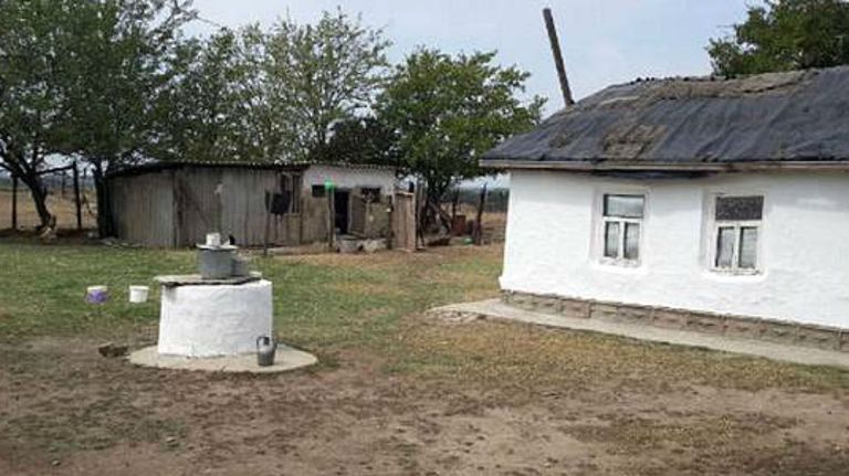 La humilde casa de Koku Istambulova en Chechenia.