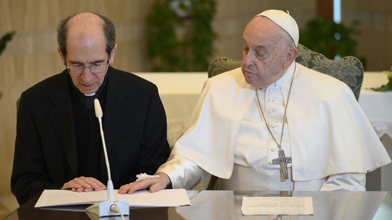 El Papa Francisco dio el Angelus desde Santa Marta por un leve estado gripal.