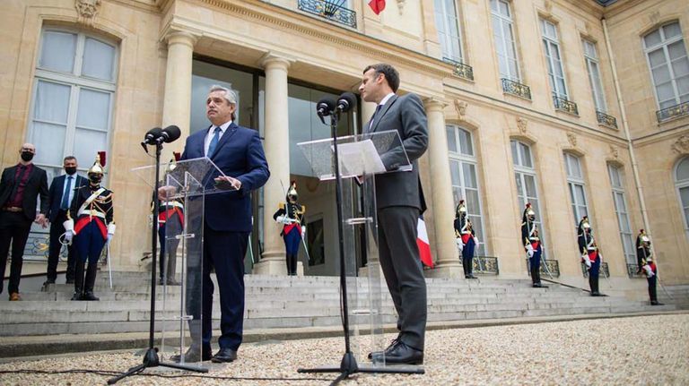 alberto fernandez con macron 20210512