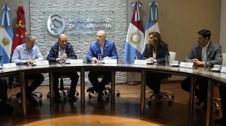 Reunión de Accastello con funcionarios chinos